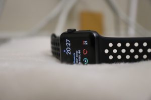 Smartwatch that monitors heart rate 