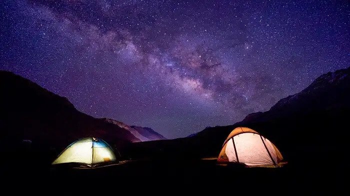 If you love camping under the stars Spiti Valley, one of the best hill stations to visit up North, is the place for you!